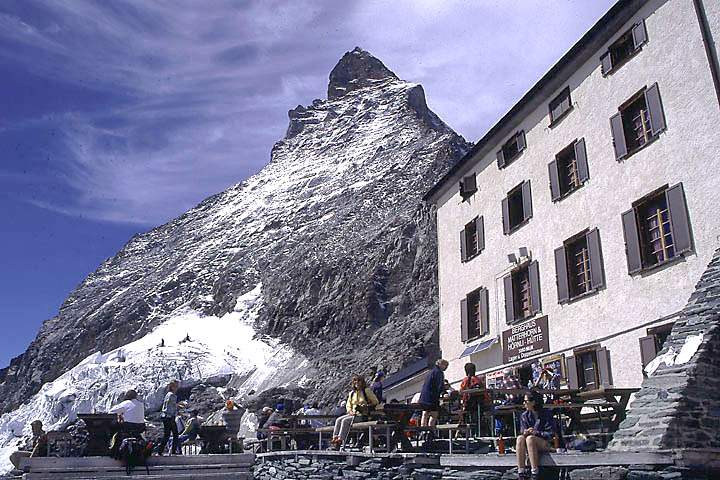 eu_ch_mattertal_026.jpg - Hoernlihuette (3260 m) und Matterhorn, Wallis