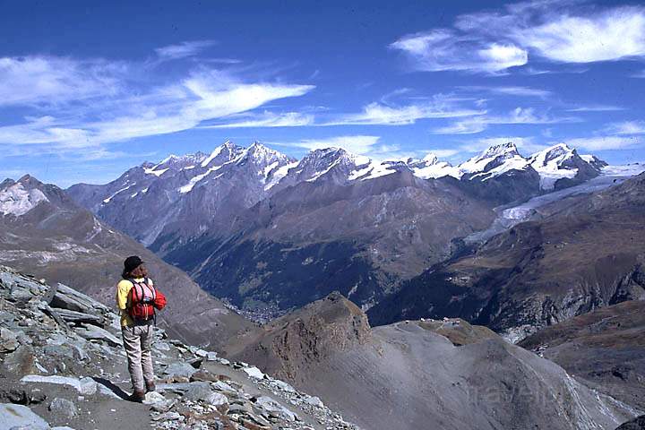 eu_ch_mattertal_032.jpg - Wanderweg beim Abstieg von der Hoernlihuette am Matterhorn