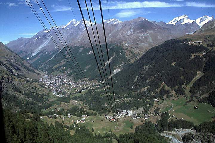 eu_ch_mattertal_037.jpg - Ausblick ins Mattertal mit Zermatt, Wallis, Schweiz