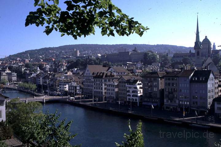 eu_ch_zuerich_003.JPG - Blick auf die Altstadt von Zürich und die Limmat vom Lindenhof