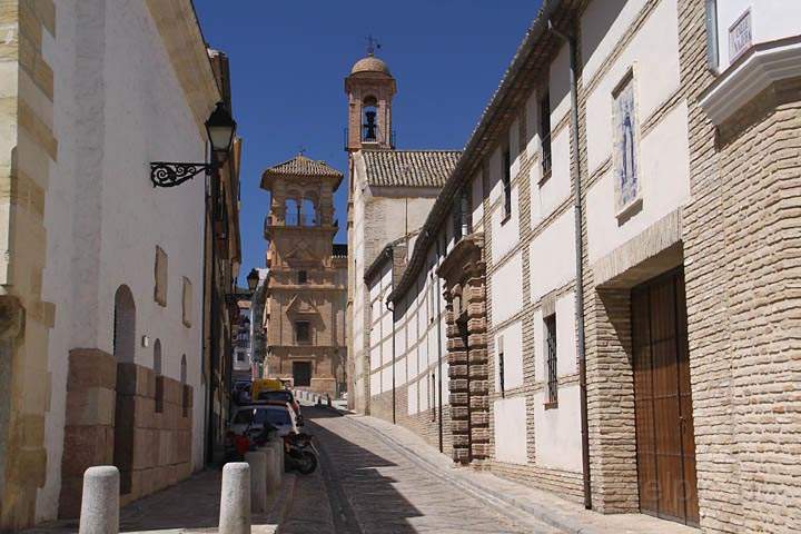 eu_es_antequera_009.jpg - Am Ende der Strasse befindet sich die Iglesias de Antequera