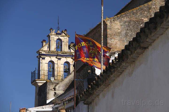 eu_es_arcos_008.jpg - Einblick in die Dächer und den Kirchenturm in Arcos de la Frontera