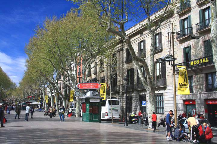 eu_es_barcelona_003.jpg - Schlendern auf der Flaniermeile Las Rambles in Barcelona
