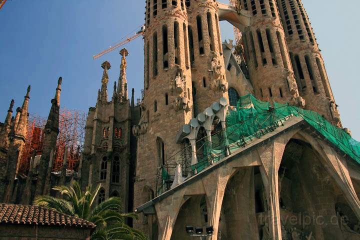 eu_es_barcelona_023.jpg - Die vier Glockentrme der neuen Facade of the Naivity an der Sagrada Familia