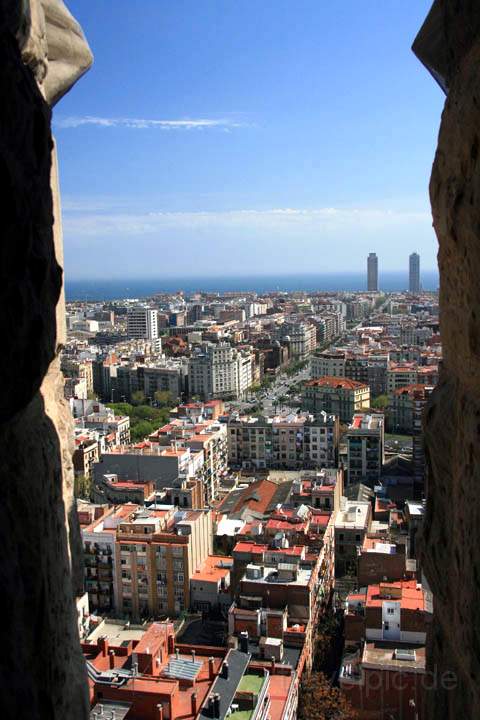 eu_es_barcelona_026.jpg - Ausblick vom Glockenturm der Sagrada Familia auf die Vila Olympica