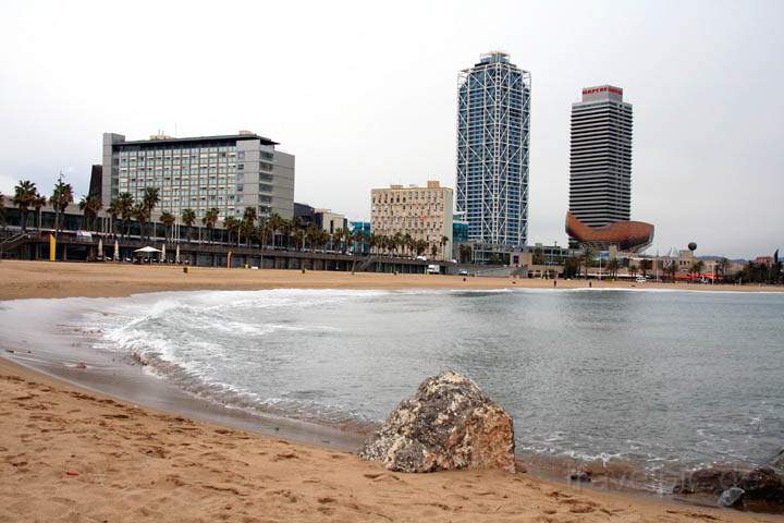 eu_es_barcelona_047.jpg - Der Strand von Platja Barcaloneta in der Ciudatella Vila Olímpica