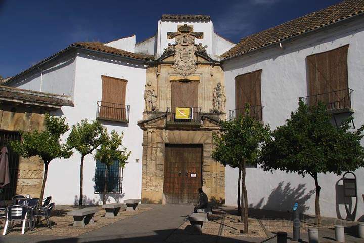 eu_es_cordoba_006.jpg - Die Fassade des bekannten Palacio de Viana in Córdoba