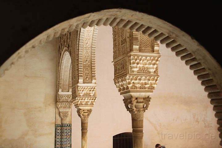 eu_es_alhambra_007.jpg - Torbögen in den Nasridenpalästen der Alhambra in Granada
