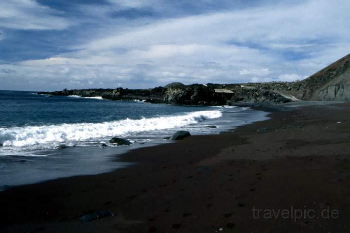 eu_es_el_hierro_006.JPG - Der Playa de Verodal im äußersten Nordosten der Insel El Hierro ist einer der wenigen Strände