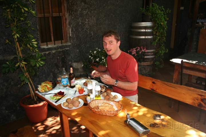 eu_es_la_palma_019.JPG - Typisches kanarisches Essen gibt es als Belohnung für eine lange Wanderung auf La Palma