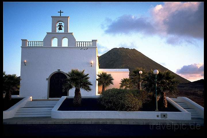 eu_es_lanzarote_005.JPG - Kirche im Niemandsland der Kanareninsel Lanzarote