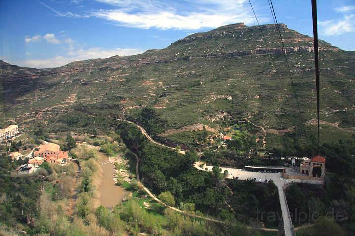 eu_es_montserrat_002.jpg - Ausblick auf die Talstation der Aeri de Montserrat
