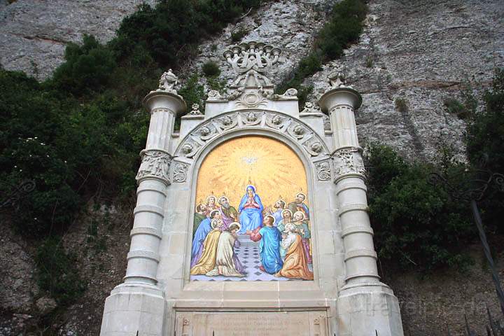 eu_es_montserrat_013.jpg - Denkmal am Kreuzweg zur Heiligen Höhle am Kloster Montserrat