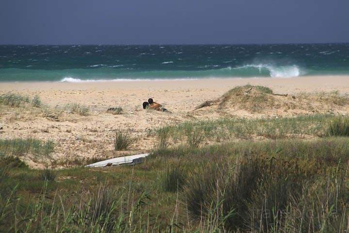 eu_es_conil_007.jpg - Stürmische Wellen am Strand von Conil de la Frontera