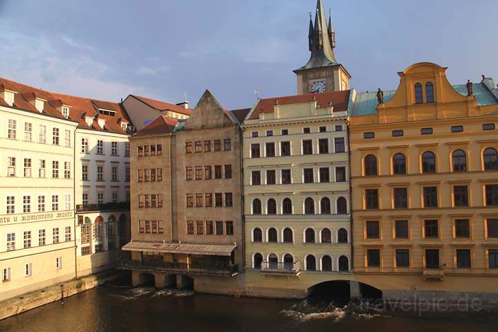 eu_cz_prag_017.jpg - Gebäude am Altstädter Brückenturm bei der Karlsbrücke von Prag