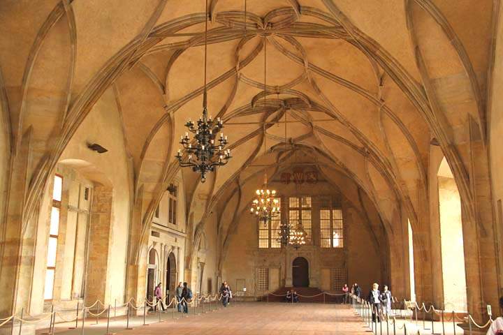 eu_cz_prag_032.jpg - Das Rippengewölbe im romanischen Kloster St. Georg auf der Prager Burg