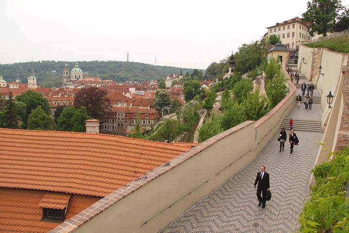 eu_cz_prag_037.jpg - Die alte Schloßtreppe unterhalb der Prager Burg