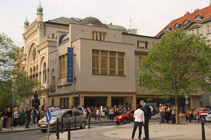 eu_cz_prag_050.jpg - Das noch junge Gebäude der spanischen Synagoge in Prag