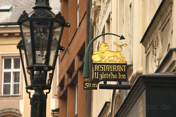 eu_cz_prag_060.jpg - Ein Restaurant-Schild in der Prager Innenstadt