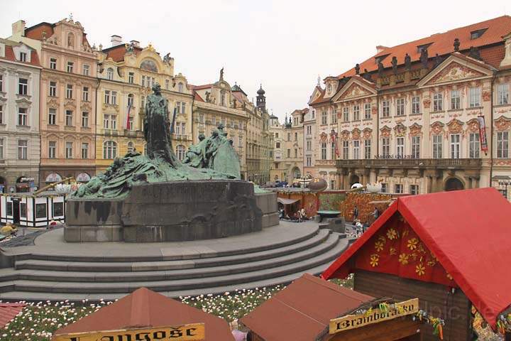 eu_cz_prag_067.jpg - Das Jan-Hus-Denkmal am Altstädter Ring in Prag