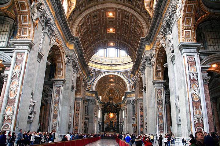 eu_va_043.jpg - Das Hauptschiff des Sankt Peter Doms im Vatikan