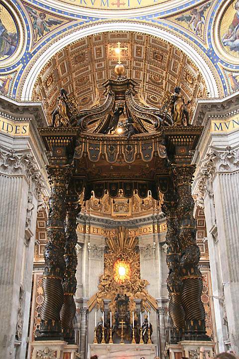 eu_va_046.jpg - Der Papstaltar in der Vierung des Petersdoms im Vatikan