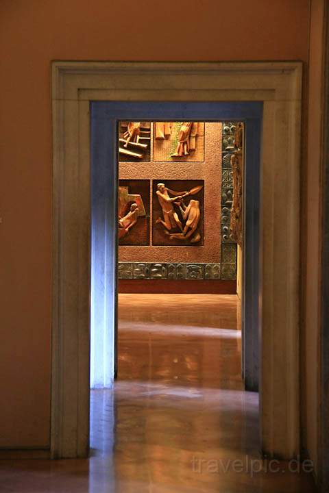 eu_va_055.jpg - Durchgänge und Bilder im Vatikanmuseum in Rom