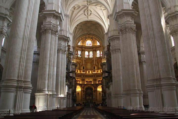 eu_es_granada_008.jpg - Die große und beeindruckende Kathedrale von Granada