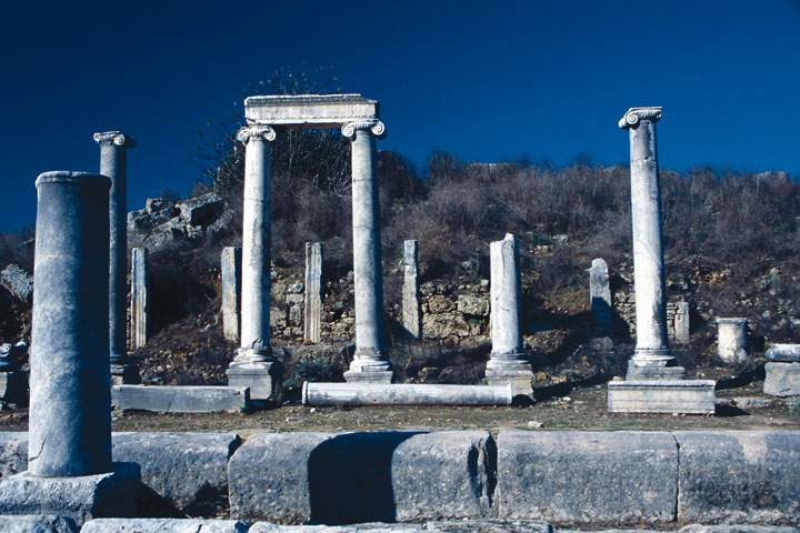 eu_tuerkei_006.JPG - Säulen der antiken Stadt Perge in der türkischen Riviera, Türkei