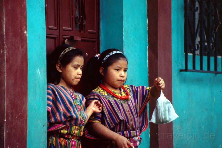 ma_guatemala_009.JPG - Zwei kleine Mädchen im Hochland von Huehuetenango, Guatemala