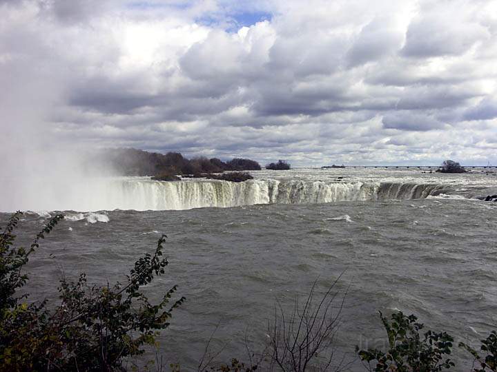 na_ca_niagarafaelle_005.jpg - Zulauf der Niagarafälle auf der kanadischen Seite