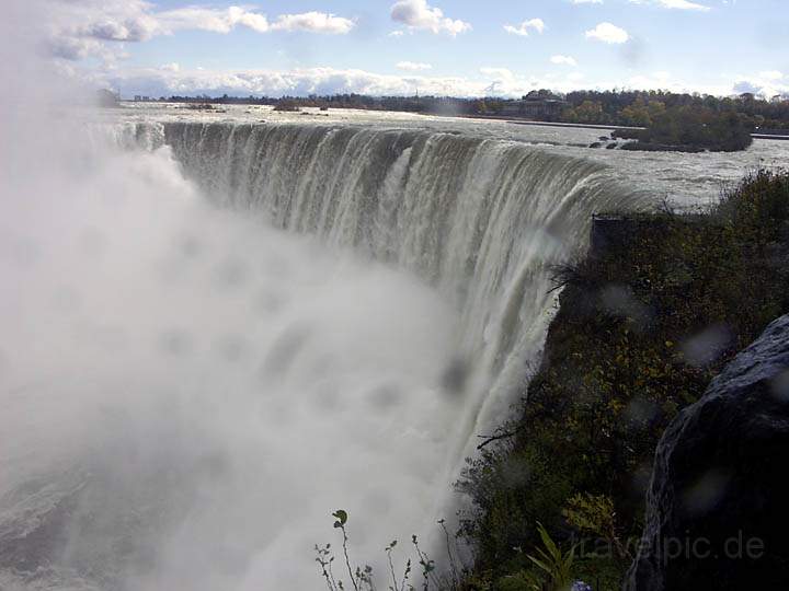 na_ca_niagarafaelle_008.jpg - Die Niagarafälle vom Aussichtspunkt auf der Seite von Kanada