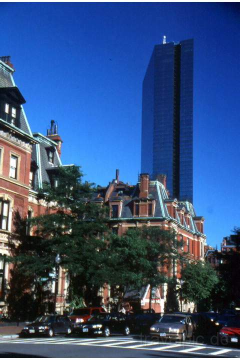 na_us_boston_011.JPG - Blick von Boston Back Bay auf den John Hancock Tower in Boston, Massachussetts