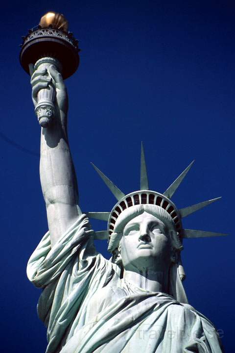 na_us_new_york_007.JPG - Bild der Freiheitsstatue auf Liberty Island in New York, USA