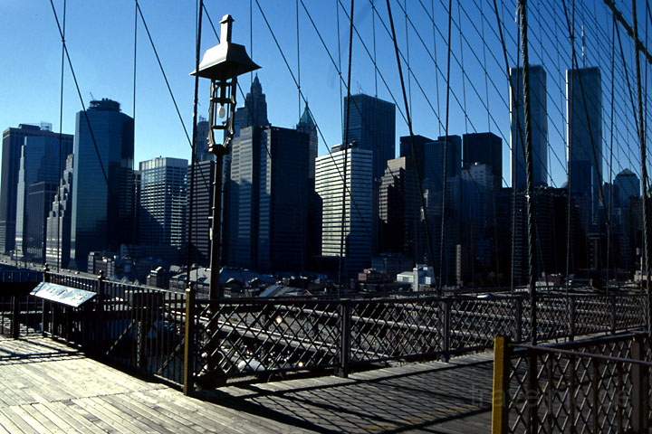 na_us_new_york_013.JPG - Bild von Financial District Manhattan von der Brooklyn Bridge