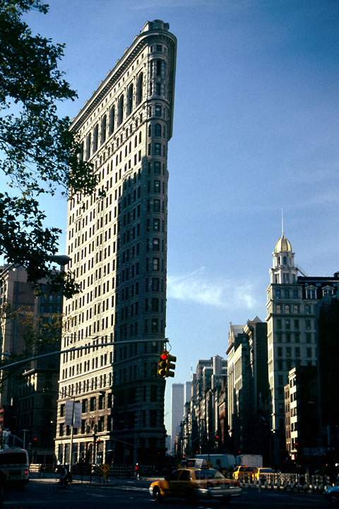 na_us_new_york_017.JPG - Das Flat Iron Building am Broadway in New York
