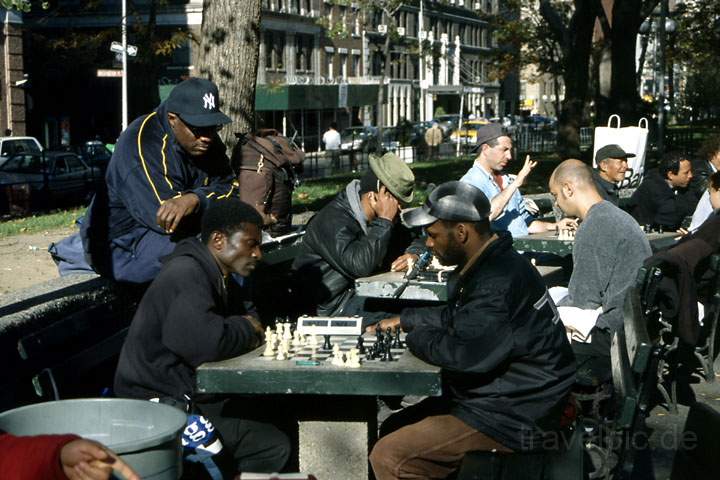 na_us_new_york_023.JPG - Schachspieler im Park von SOHO in Manhattan, New York