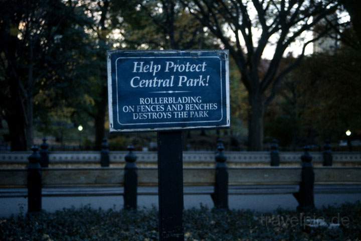 na_us_new_york_026.JPG - Hinweis-Schild für Jogger im Central Park, New York