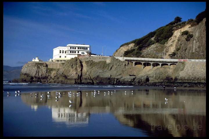 na_us_san_francisco_013.JPG - Das Cliff House mit den Möweninseln Seal Rocks östlich vom Golden Gate Park in San Francisco
