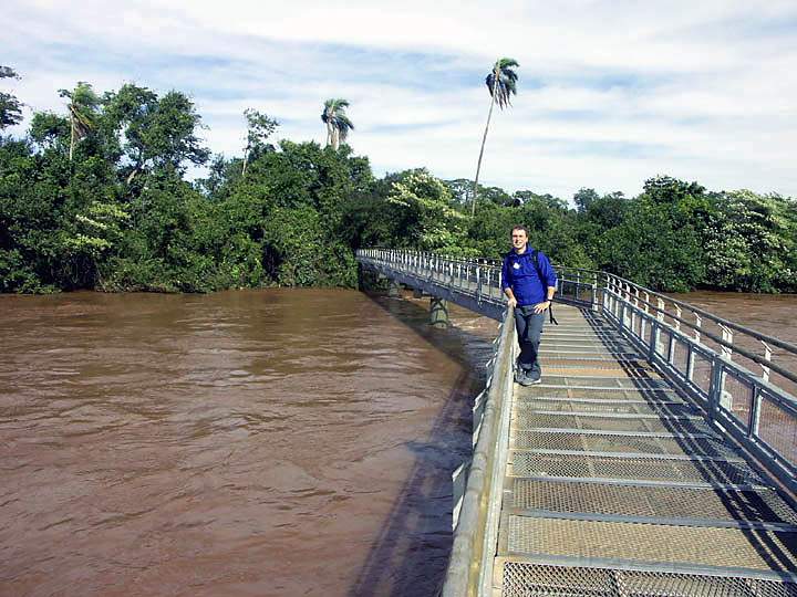 sa_ar_iguacu_008.JPG - Das Hochwasser auf dem Iguacu-River färbt den Fluß braun ein