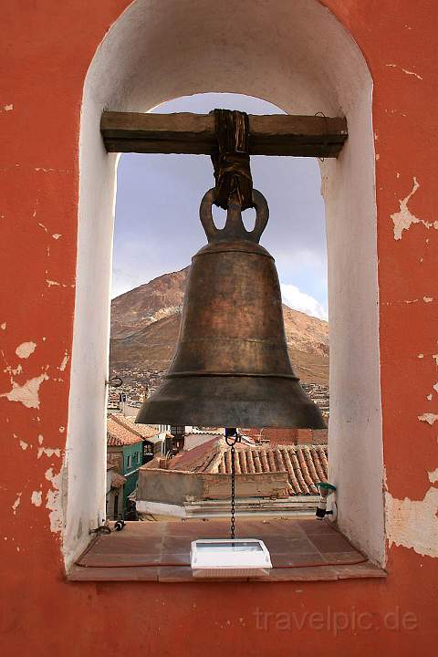 sa_bo_potosi_005.jpg - Ein der Glocken der Kirche La Merced in Potosí