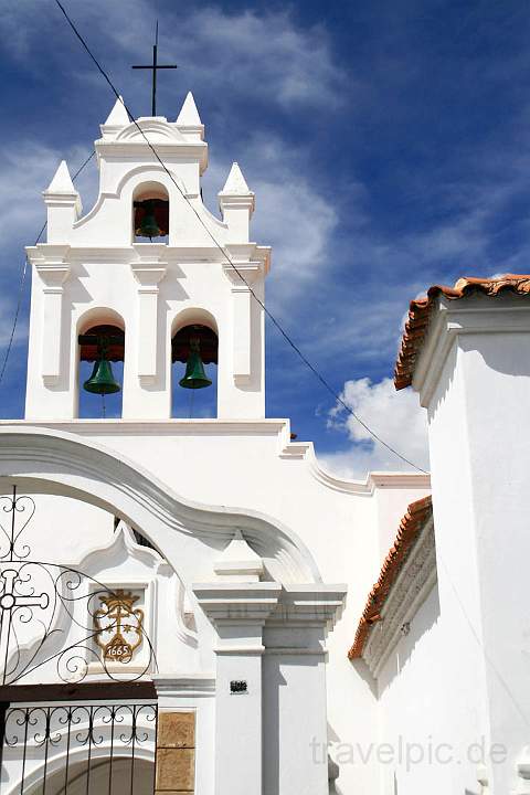 sa_bo_sucre_004.jpg - Eine typische Kirche in der Landeshauptstadt Sucre