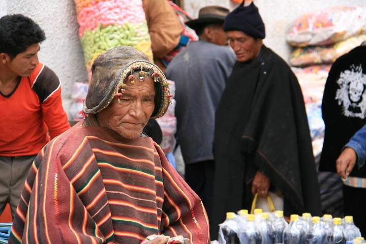 sa_bo_tarabuco_011.jpg - Wie jede Region in Bolivien, so hat auch Tarabuco typische Trachten