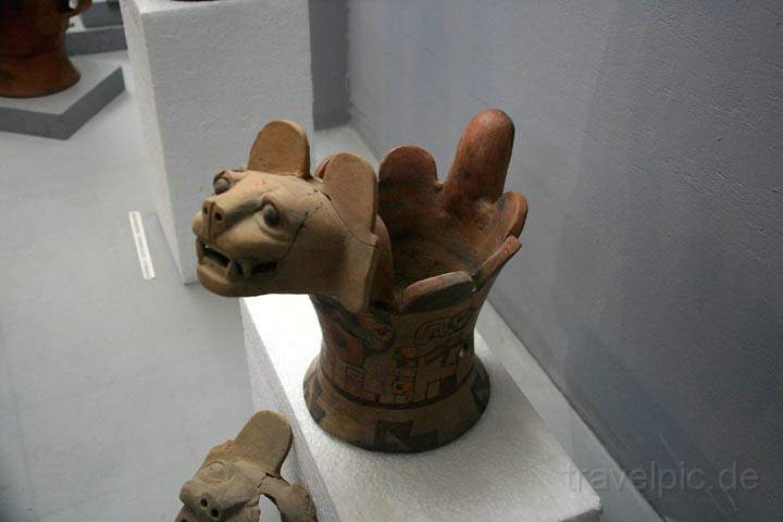 sa_bo_tiwanaku_004.jpg - Auch schon die Tiwanaku-Kultur hatte fortgeschrittene Töpferunst
