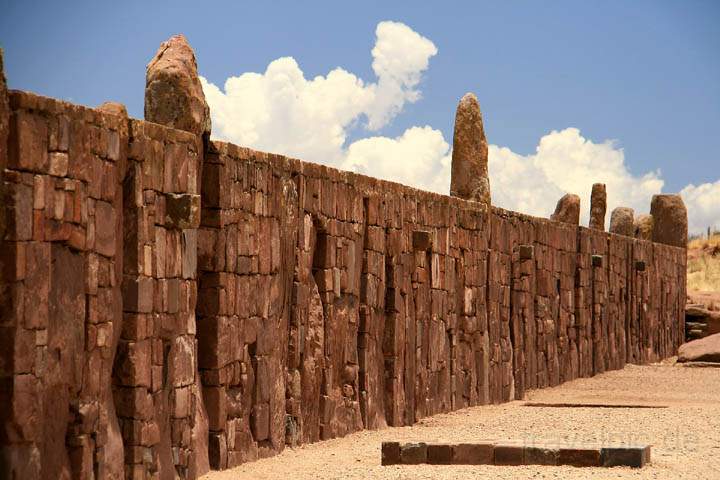 sa_bo_tiwanaku_015.jpg - Eine Mauer der UNESCO Weltkulturerbe-Anlage von Tiwanaku