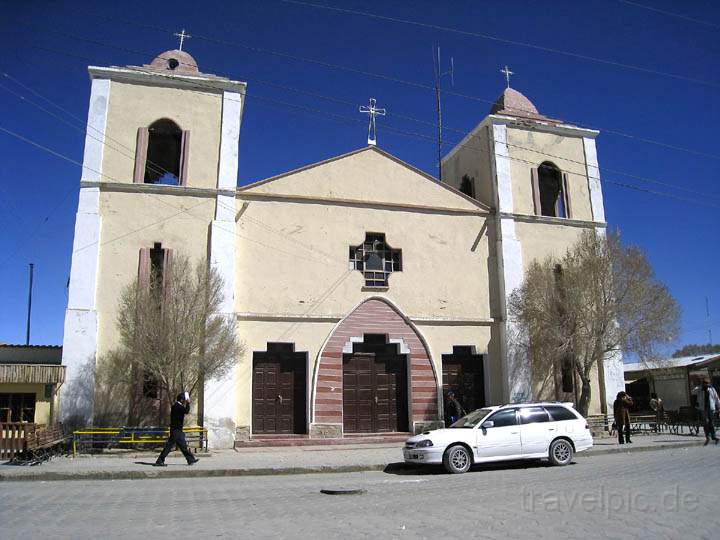 sa_bo_uyuni_006.jpg - Die örtliche Kirche der ca. 8.000 Einwohner zählenden Stadt Uyuni