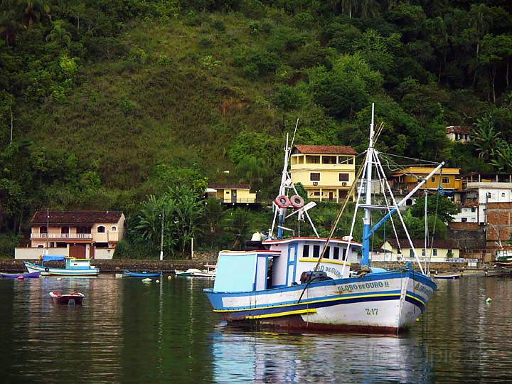 sa_br_angra_013.JPG - Boot in der Bucht von Angra dos Reis in Brasilien