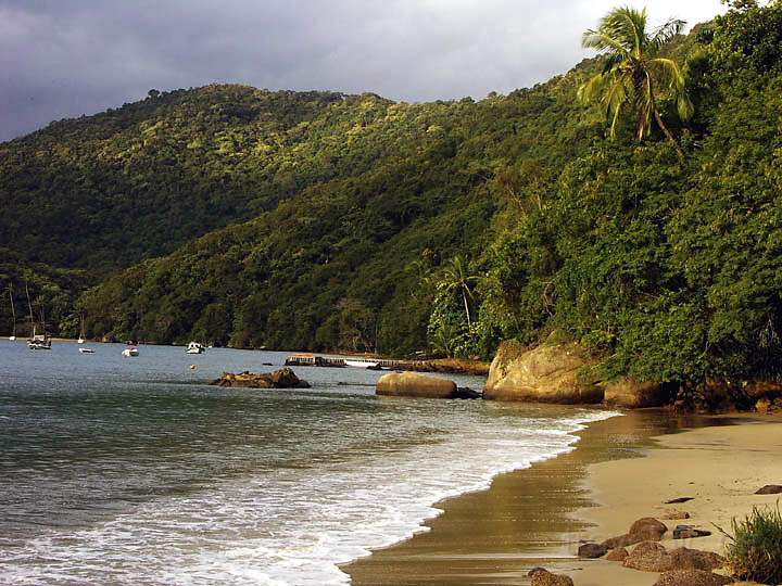 sa_br_angra_021.JPG - Traumhafter Strande mit tropischer Vegetation auf der Ilha Grande