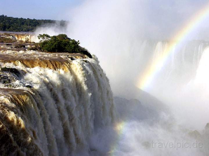 sa_br_iguacu_007.jpg - Blick auf die Hauptfälle des Cataratas do Iguaçu auf Seite von Brasilien