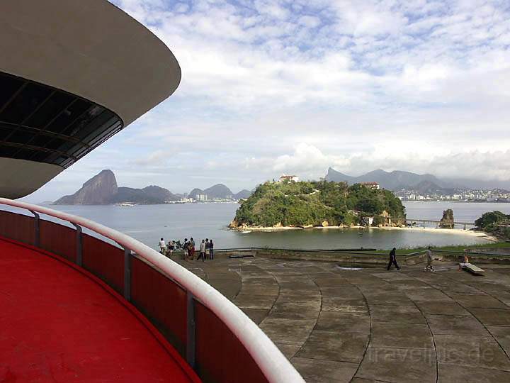 sa_br_niteroi_004.JPG - Ganz in der Nähe ein Klosterinsel und dahinter das Panorama von Rio